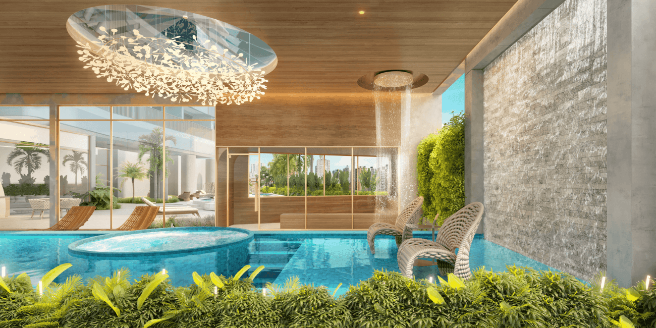 Piscina coberta com espreguiçadeiras, cascata na parede de pedra e paisagismo integrado.