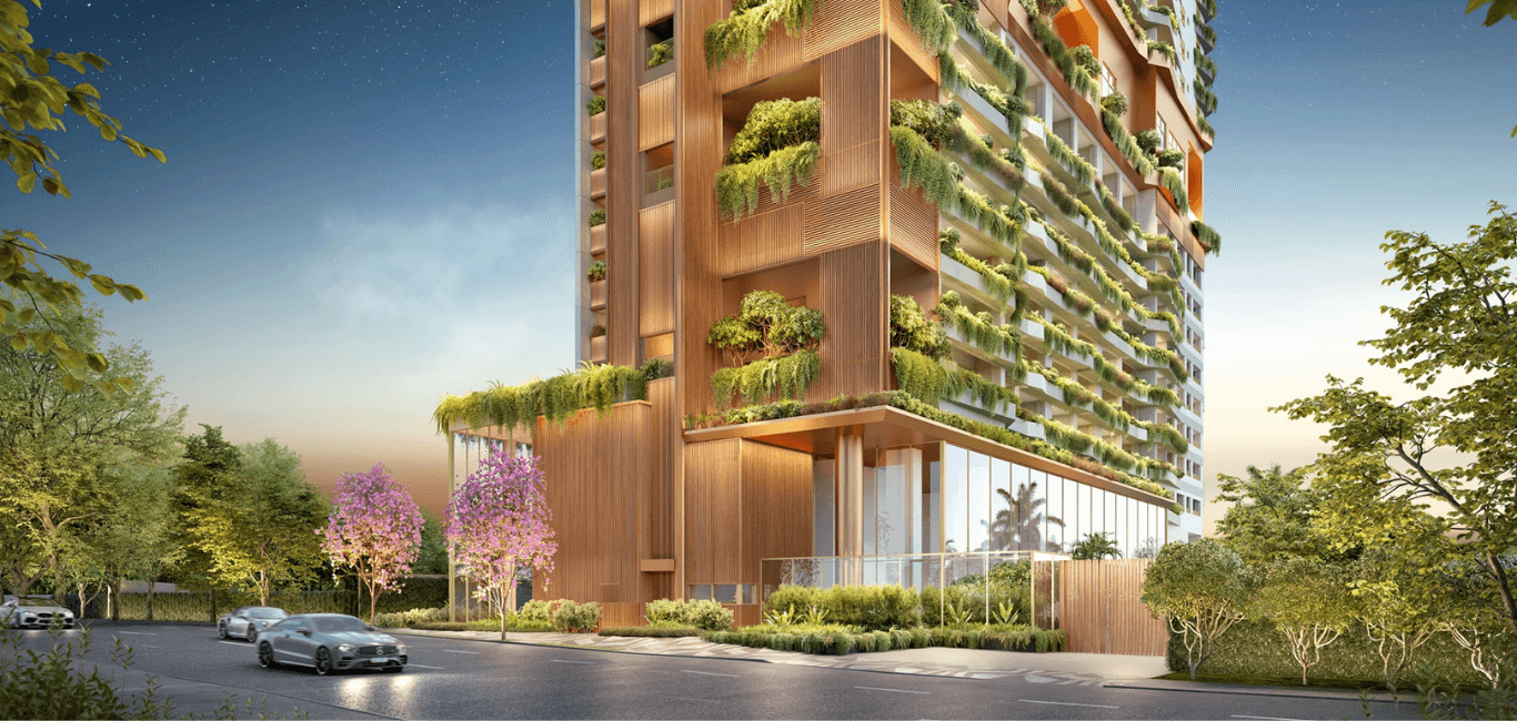 Fachada externa do edifício com revestimento amadeirado e vegetação abundante nas varandas.